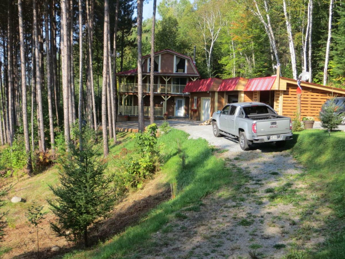 La maison sous les arbres Saint Roch de Mekinac Extérieur photo