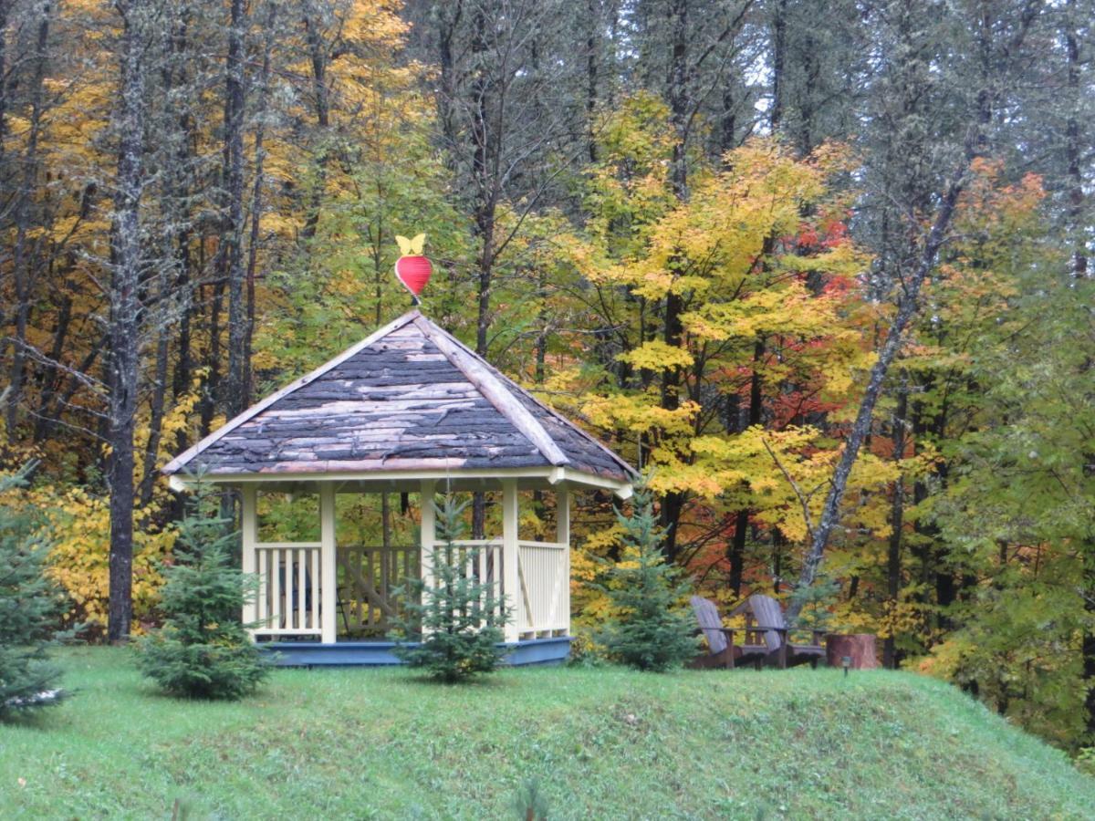 La maison sous les arbres Saint Roch de Mekinac Extérieur photo