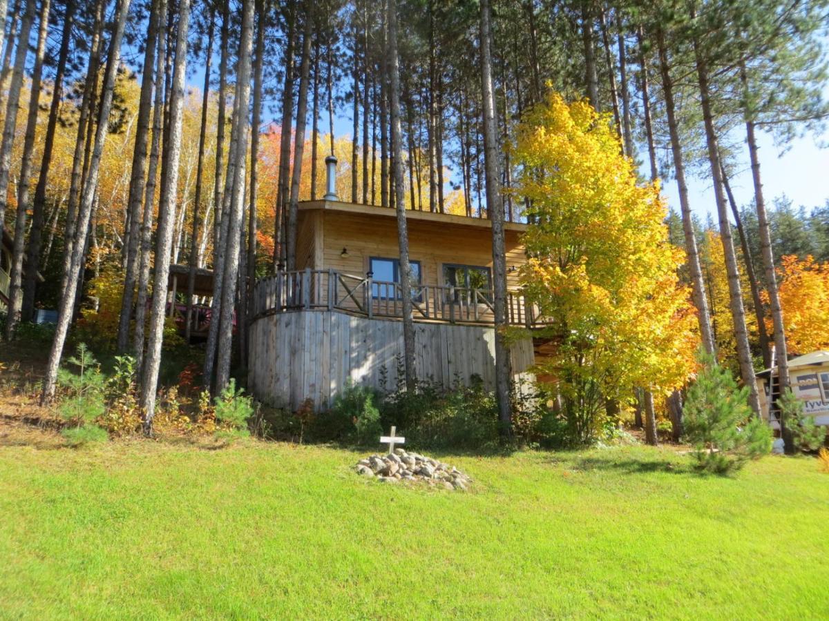La maison sous les arbres Saint Roch de Mekinac Extérieur photo